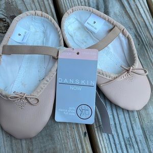 NWT-  🩰 Danskin Now Ballet Shoes - PINK Size 9